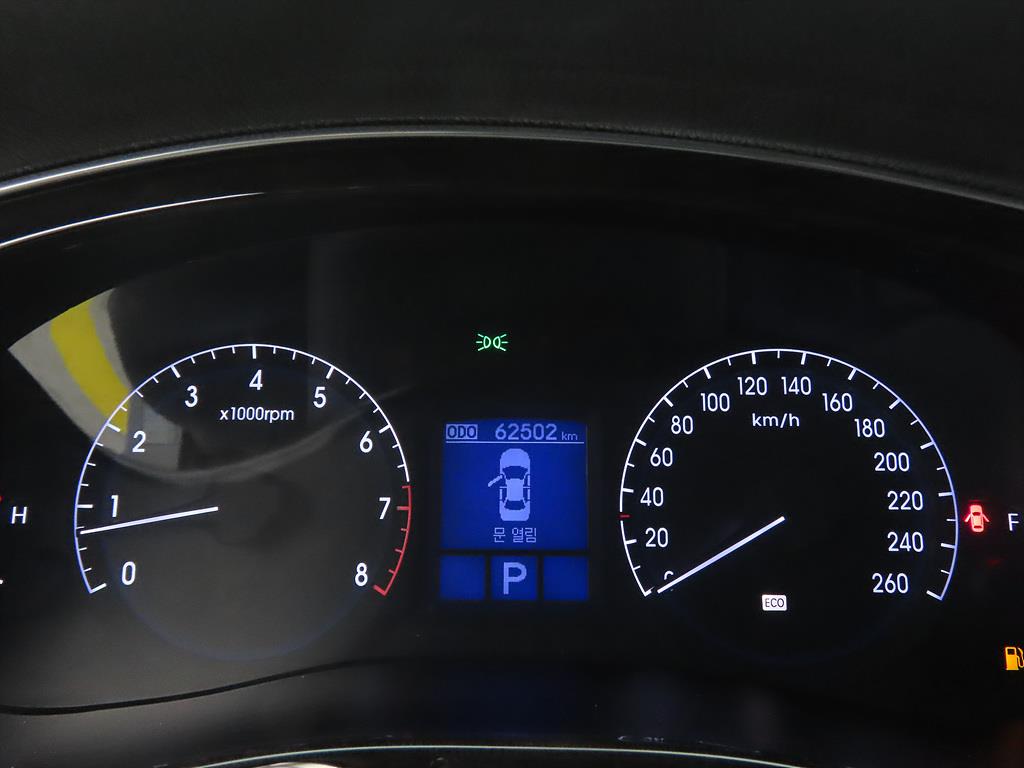 HYUNDAI Genesis - Vista 9