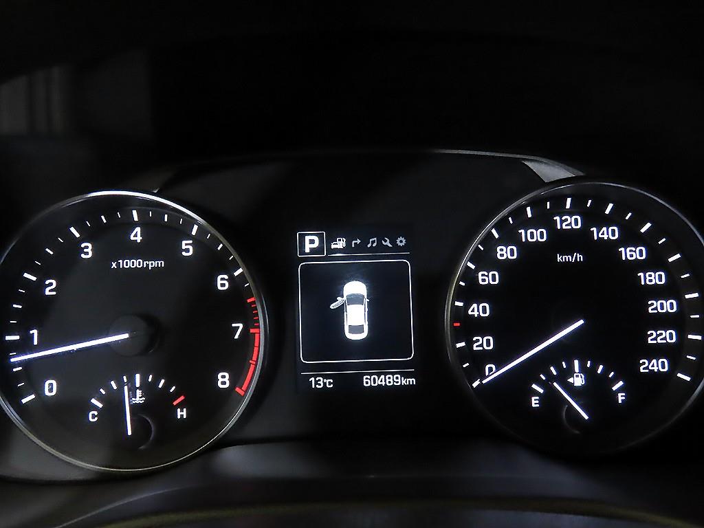 HYUNDAI Avante - Vista 9