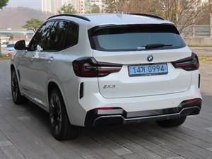 BMW iX3 - Vista 8