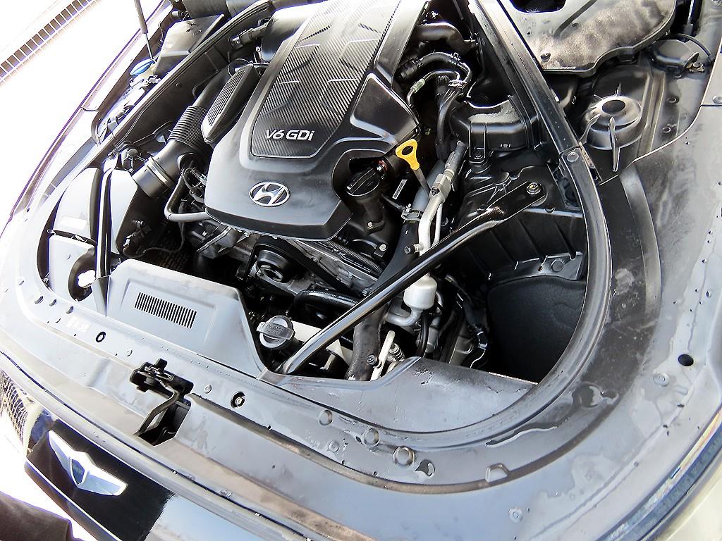 HYUNDAI Genesis - Vista 7