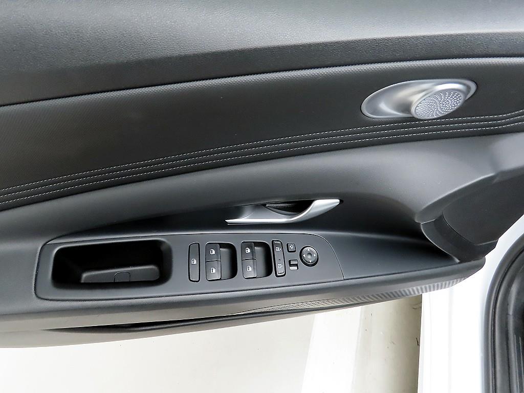 HYUNDAI Avante - Vista 11