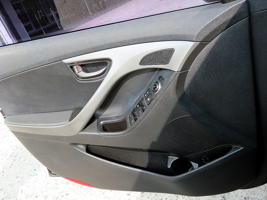 HYUNDAI Avante - Vista 11