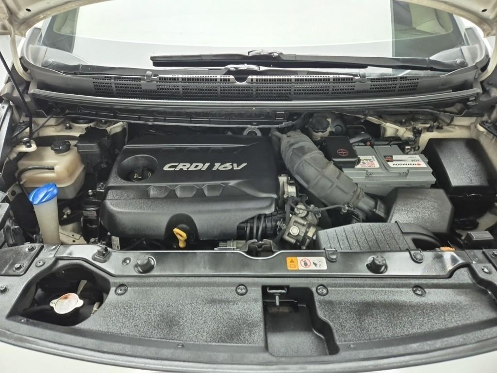 KIA Carens - Vista 5