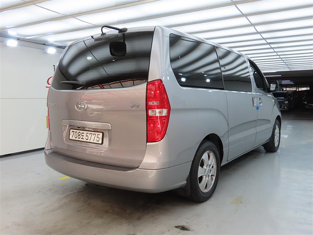 HYUNDAI Starex - Vista 4