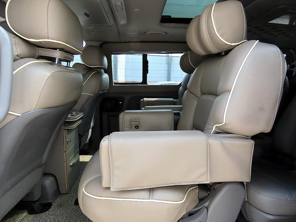 HYUNDAI Starex - Vista 6