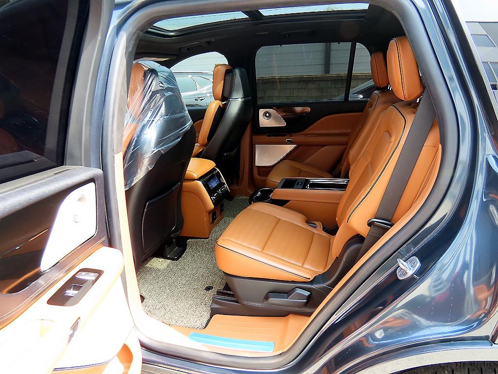 Lincoln Aviator - Vista 6