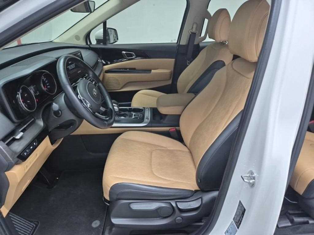 KIA Carnival - Vista 11