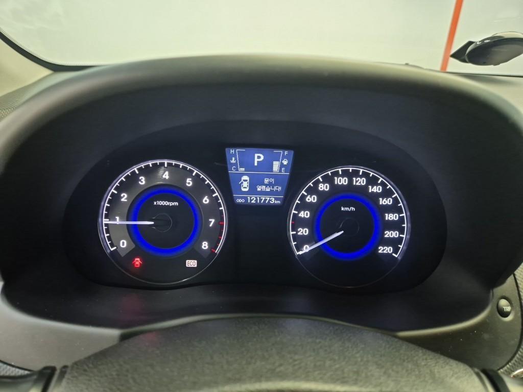 HYUNDAI Accent - Vista 6