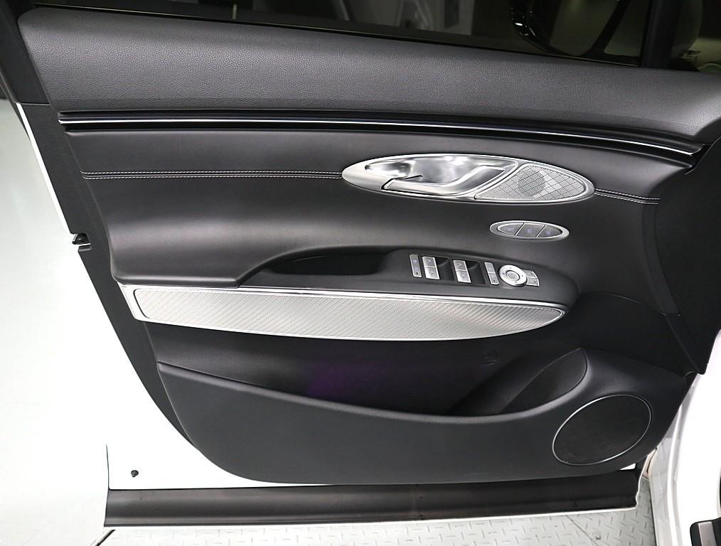 Genesis GV70 - Vista 8