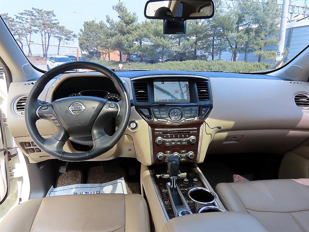 Nissan Pathfinder - Vista 7