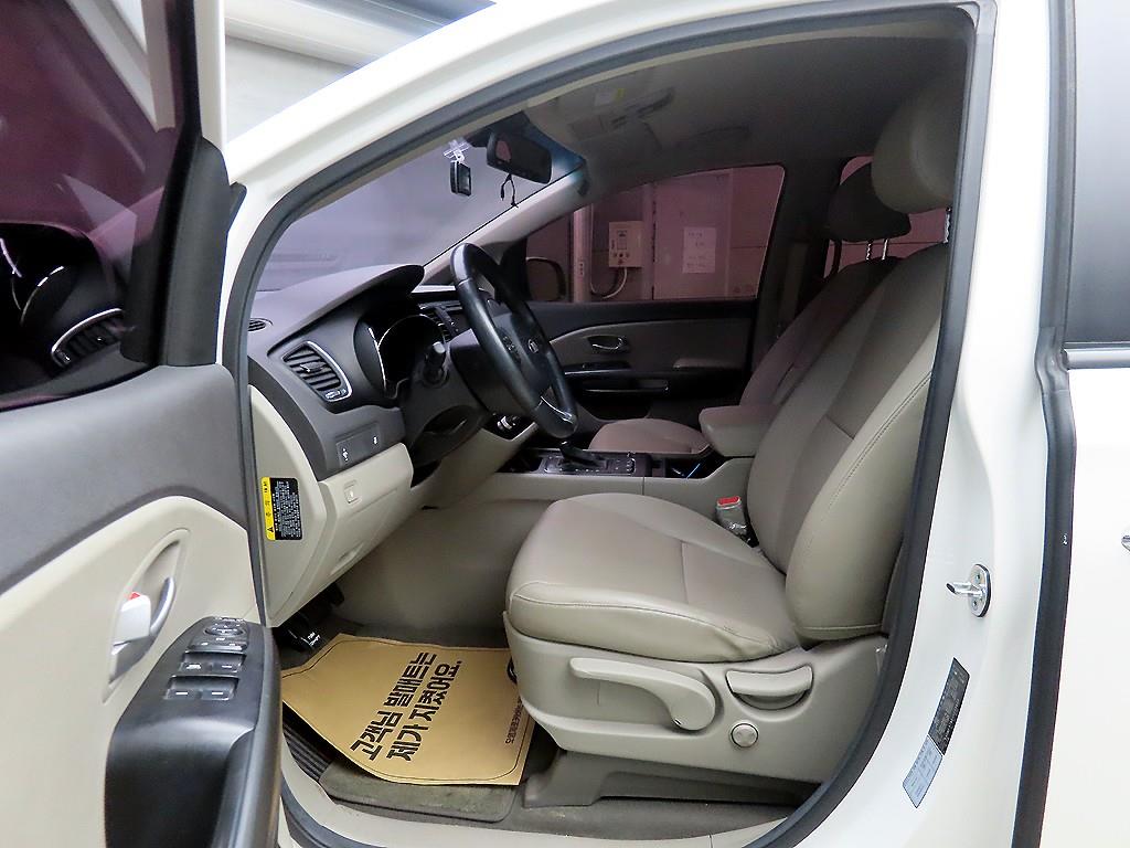 KIA Carnival - Vista 5