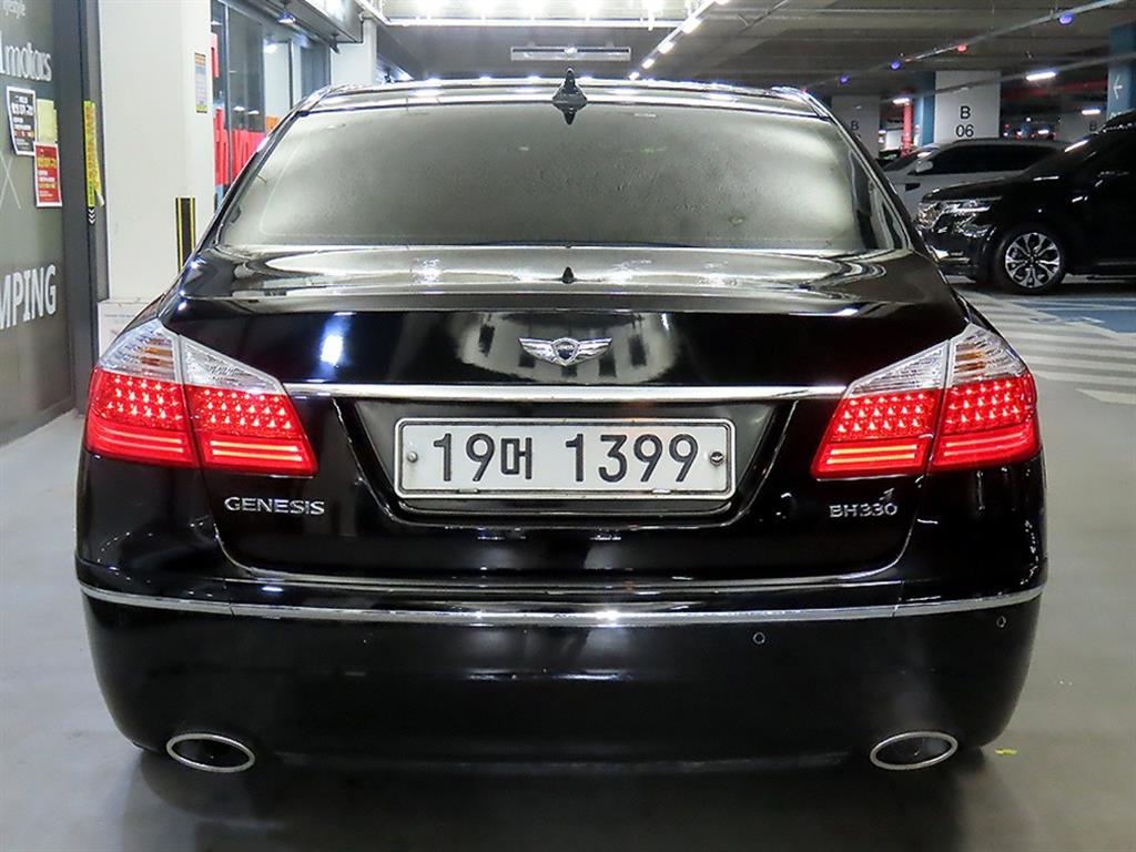 HYUNDAI Genesis - Vista 5