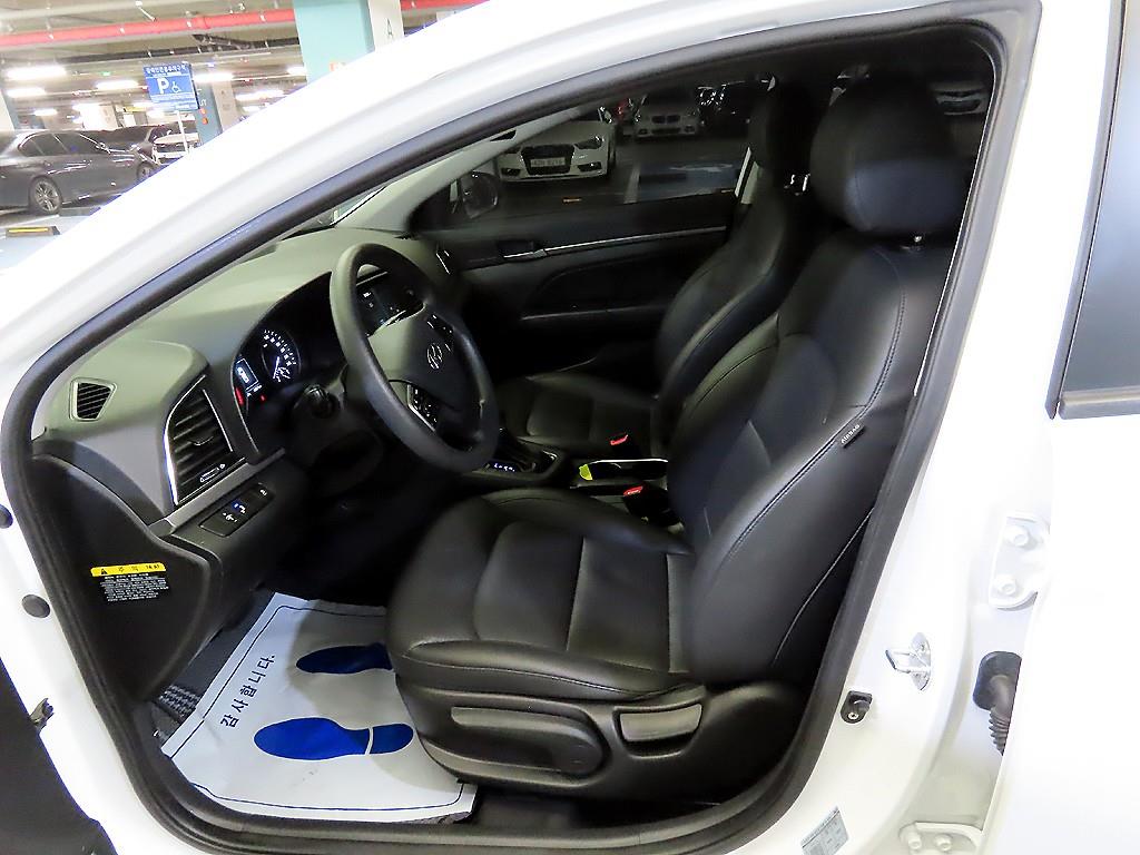 HYUNDAI Avante - Vista 6