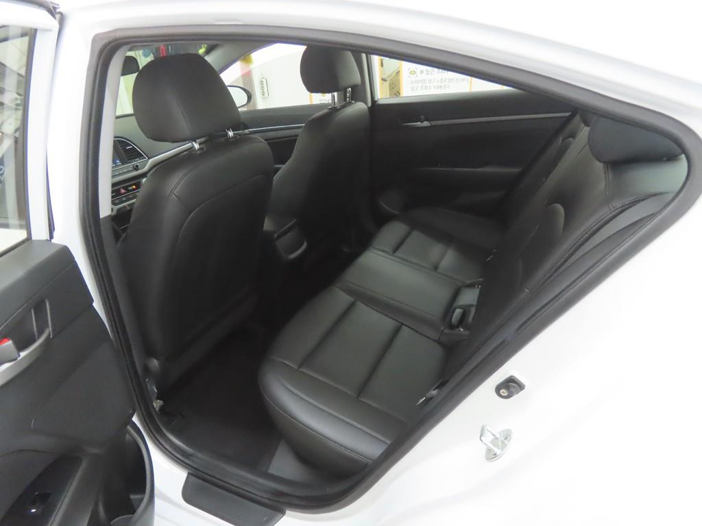 HYUNDAI Avante - Vista 6