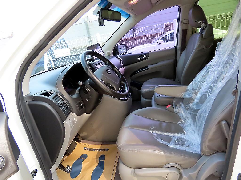 KIA Carnival - Vista 5