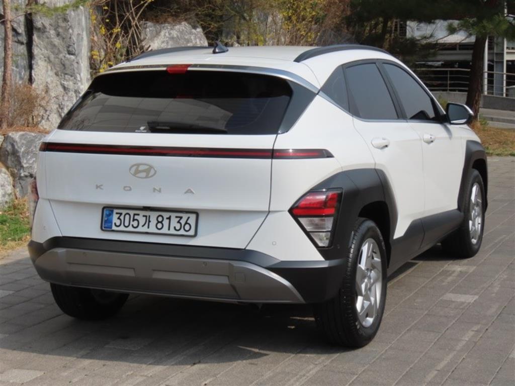 HYUNDAI Kona - Vista 5