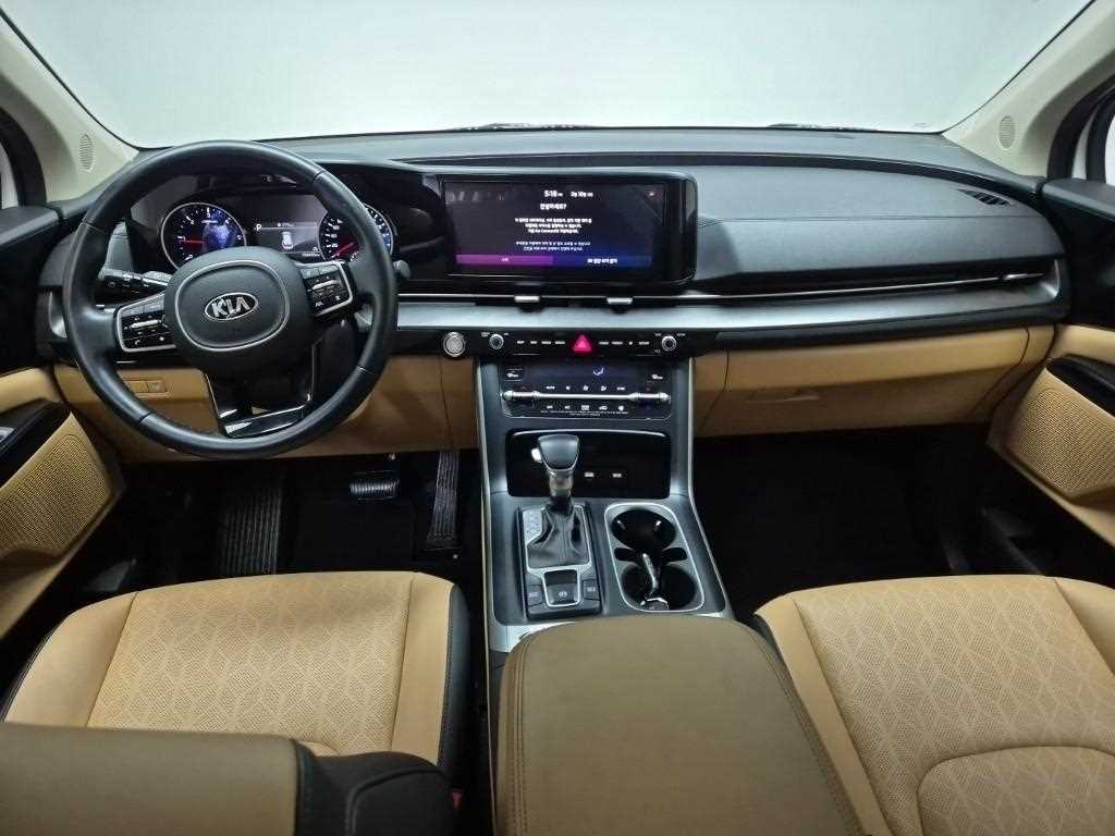 KIA Carnival - Vista 7