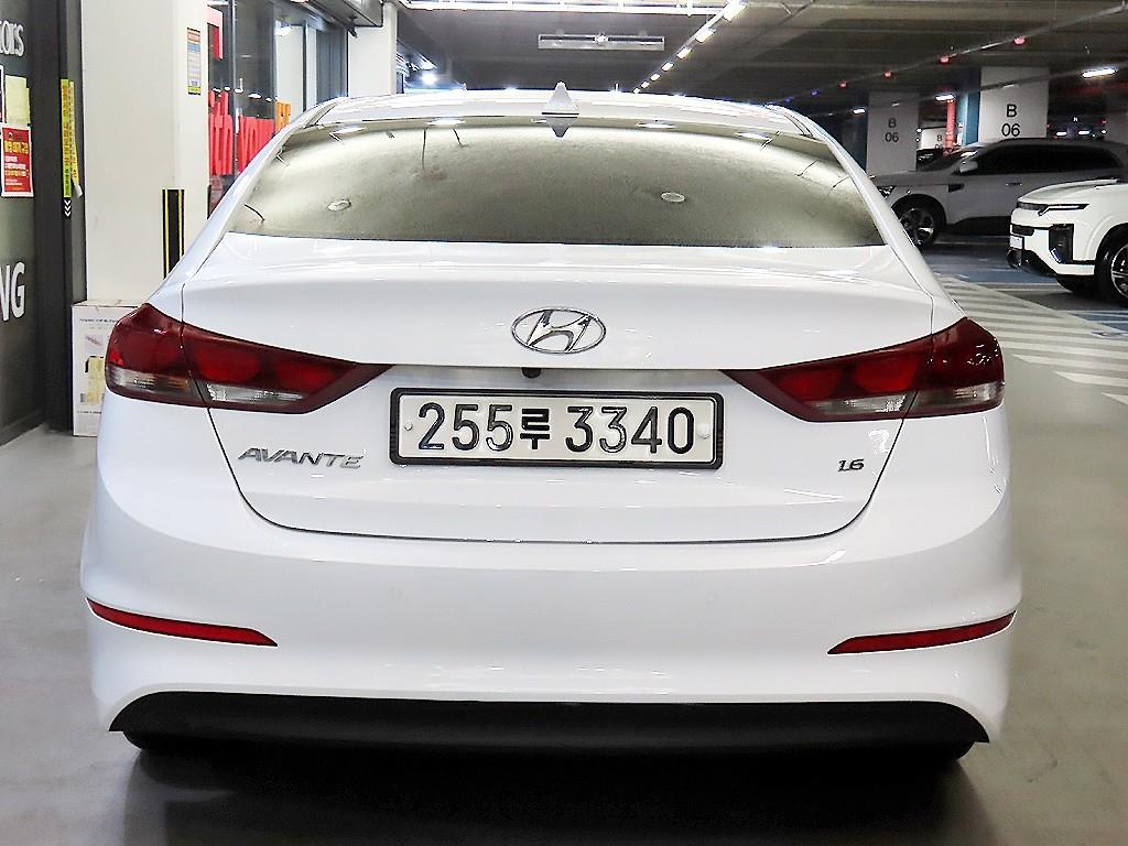 HYUNDAI Avante - Vista 5