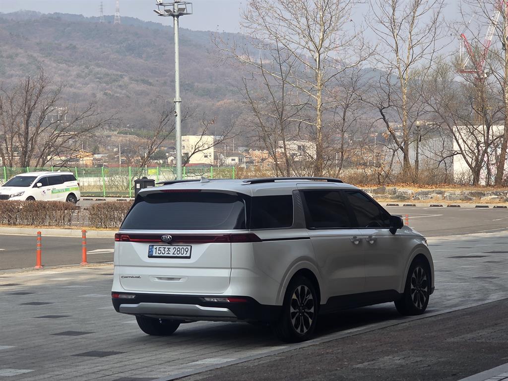 KIA Carnival - Vista 7
