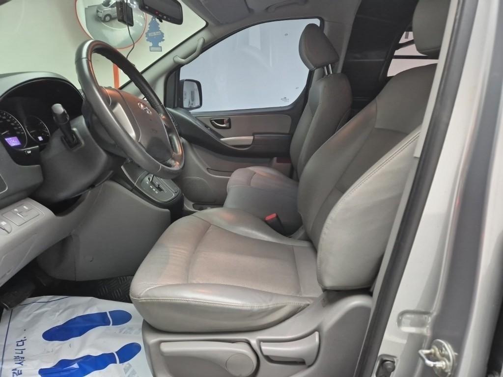 HYUNDAI Starex - Vista 11