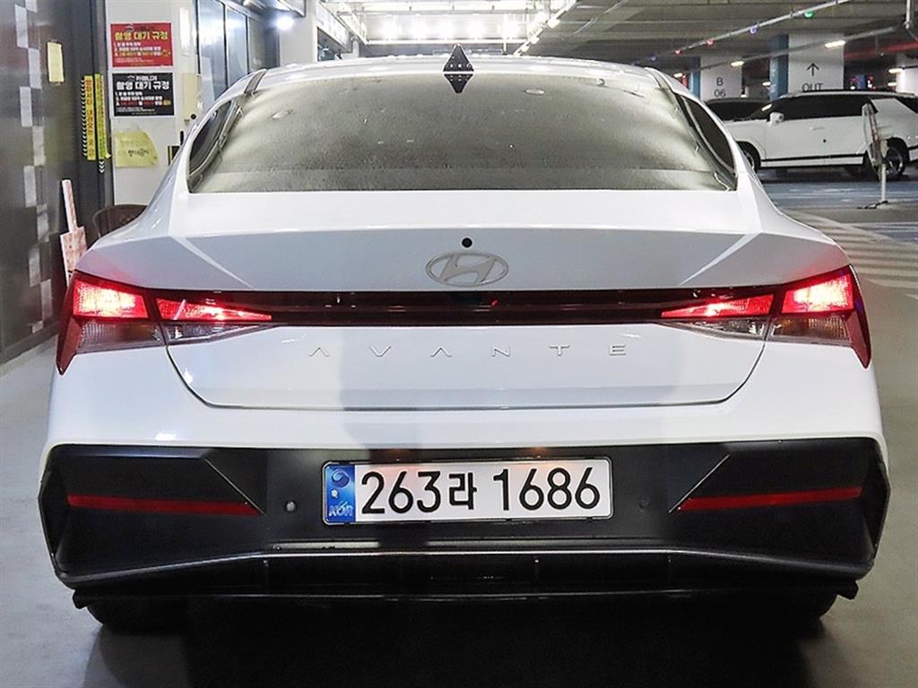 HYUNDAI Avante - Vista 5