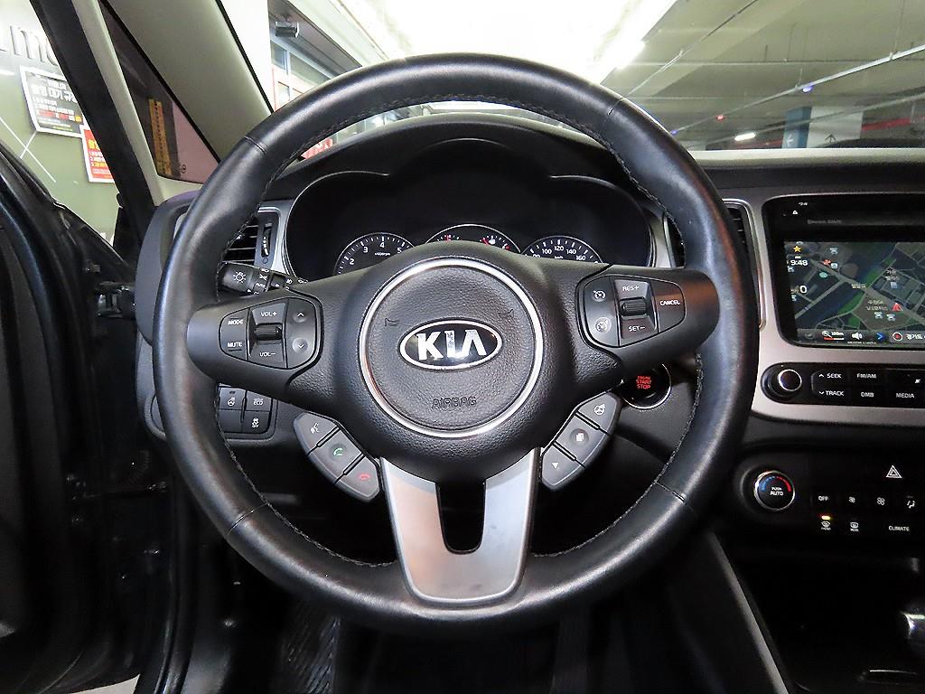 KIA Carens - Vista 8