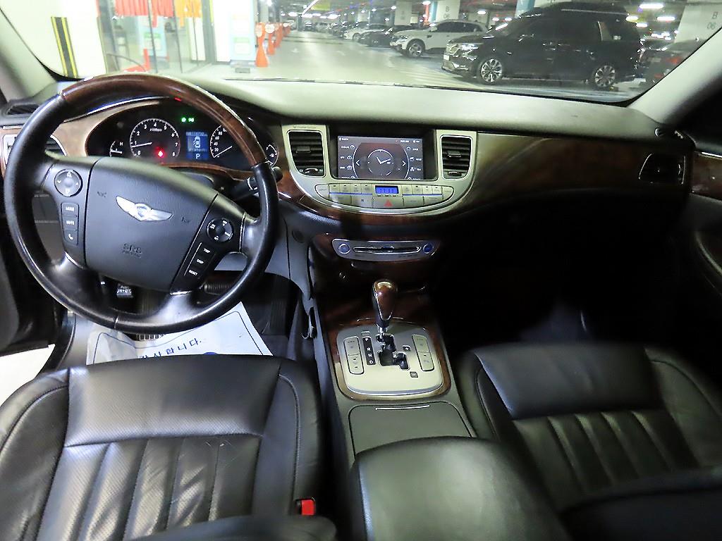 HYUNDAI Genesis - Vista 10