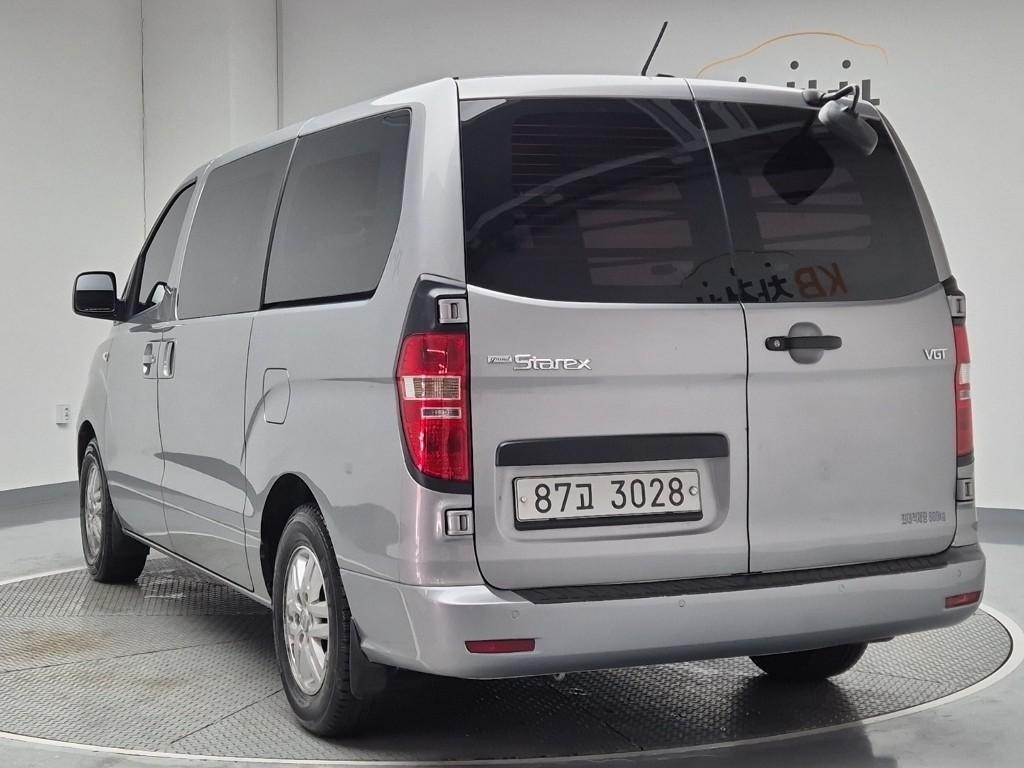 HYUNDAI Starex - Vista 5