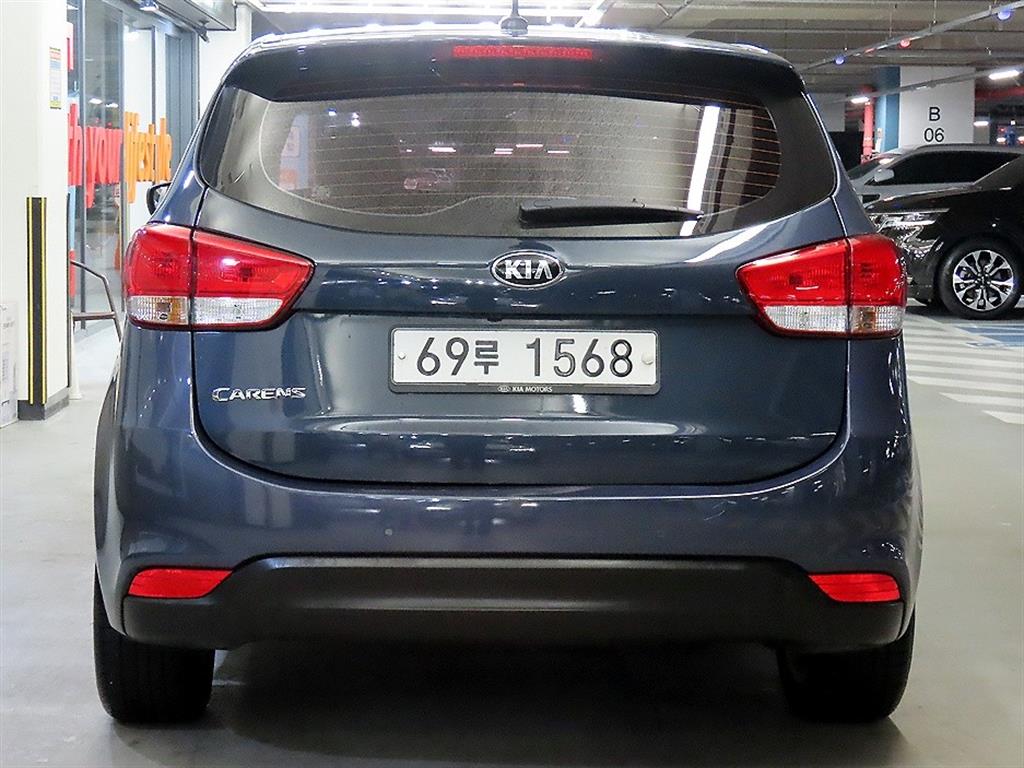 KIA Carens - Vista 5