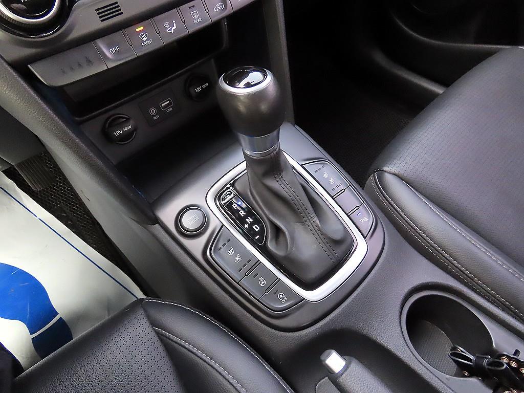 HYUNDAI Kona - Vista 10