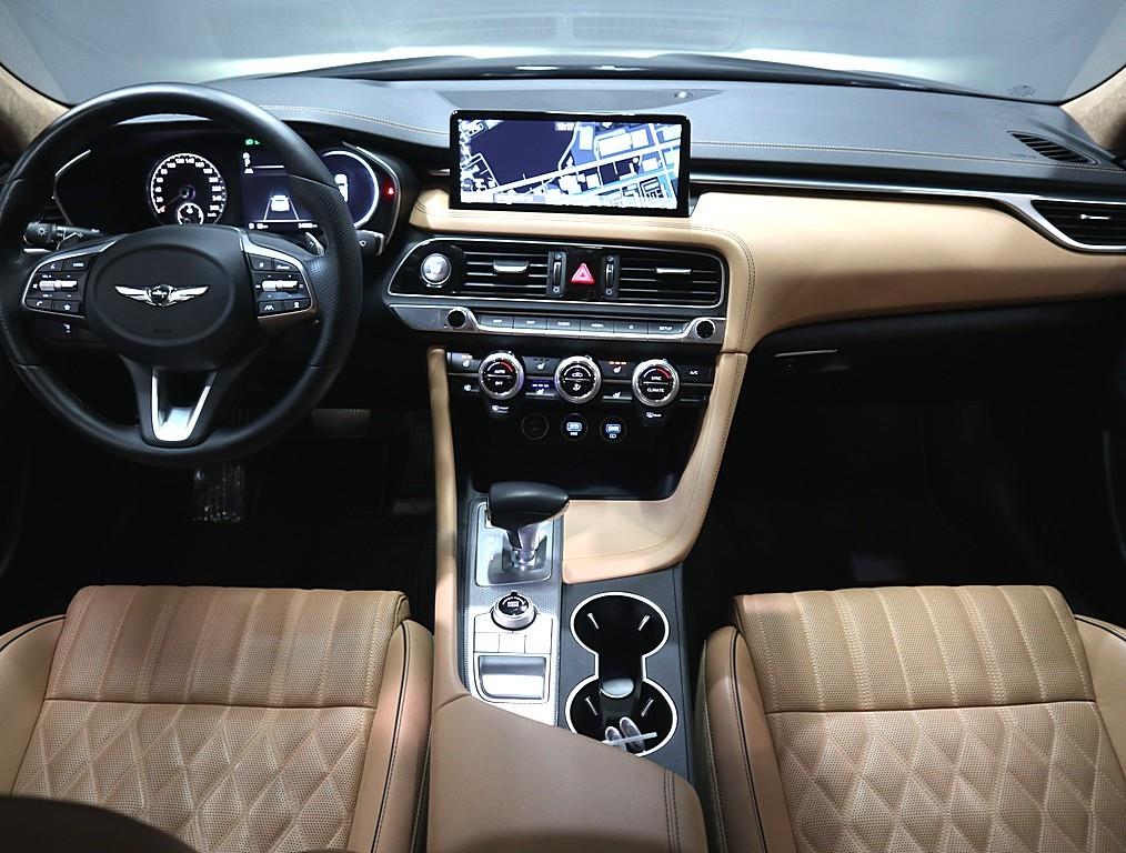 Genesis G70 - Vista 5