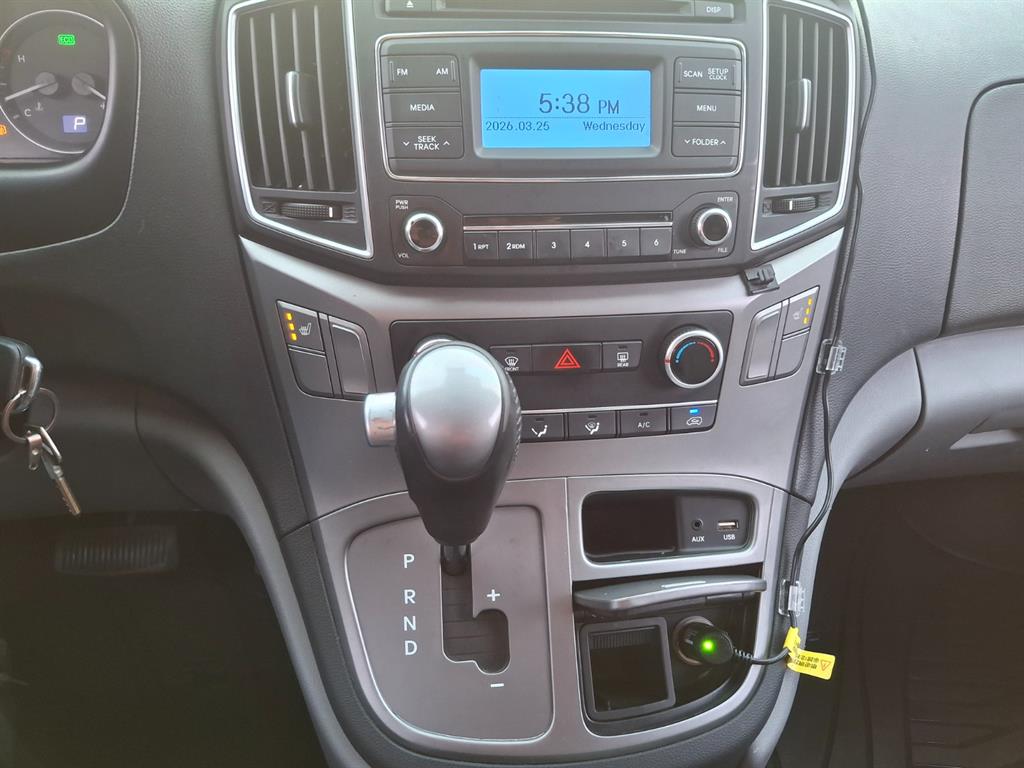 HYUNDAI Starex - Vista 6