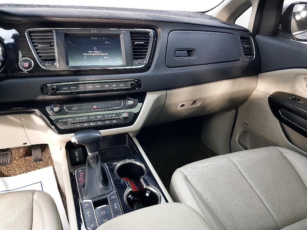 KIA Carnival - Vista 10