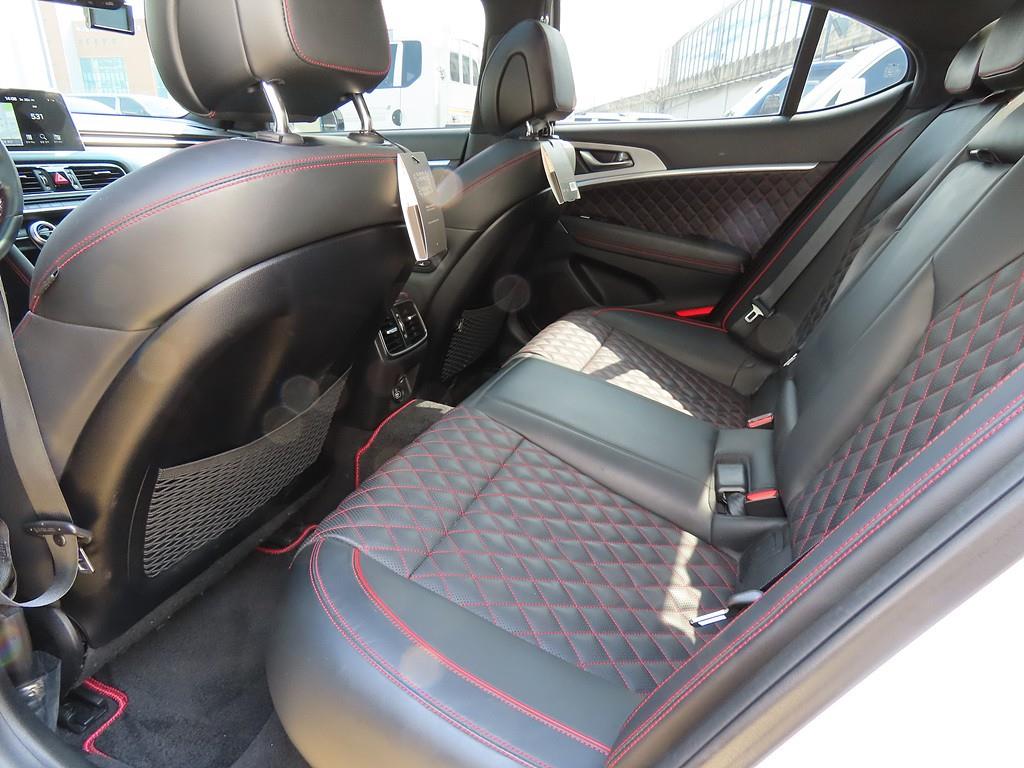 Genesis G70 - Vista 7