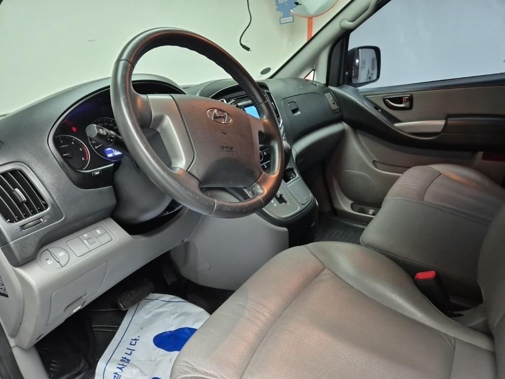 HYUNDAI Starex - Vista 6