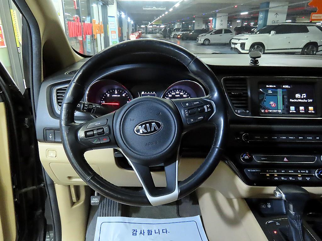 KIA Carnival - Vista 9