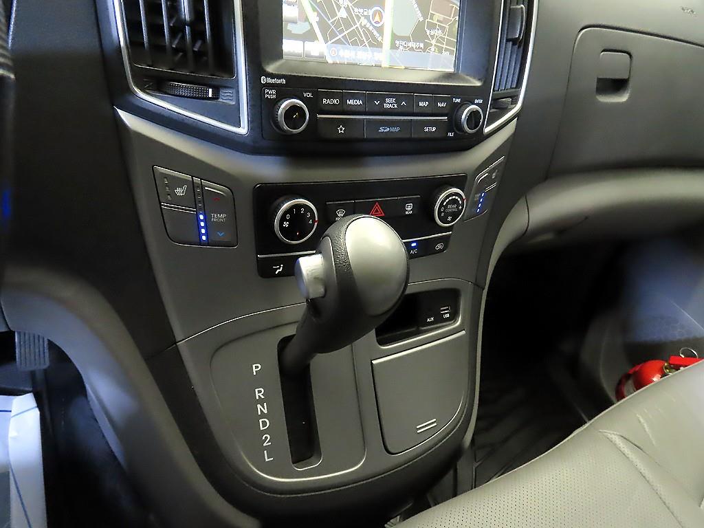 HYUNDAI Starex - Vista 12