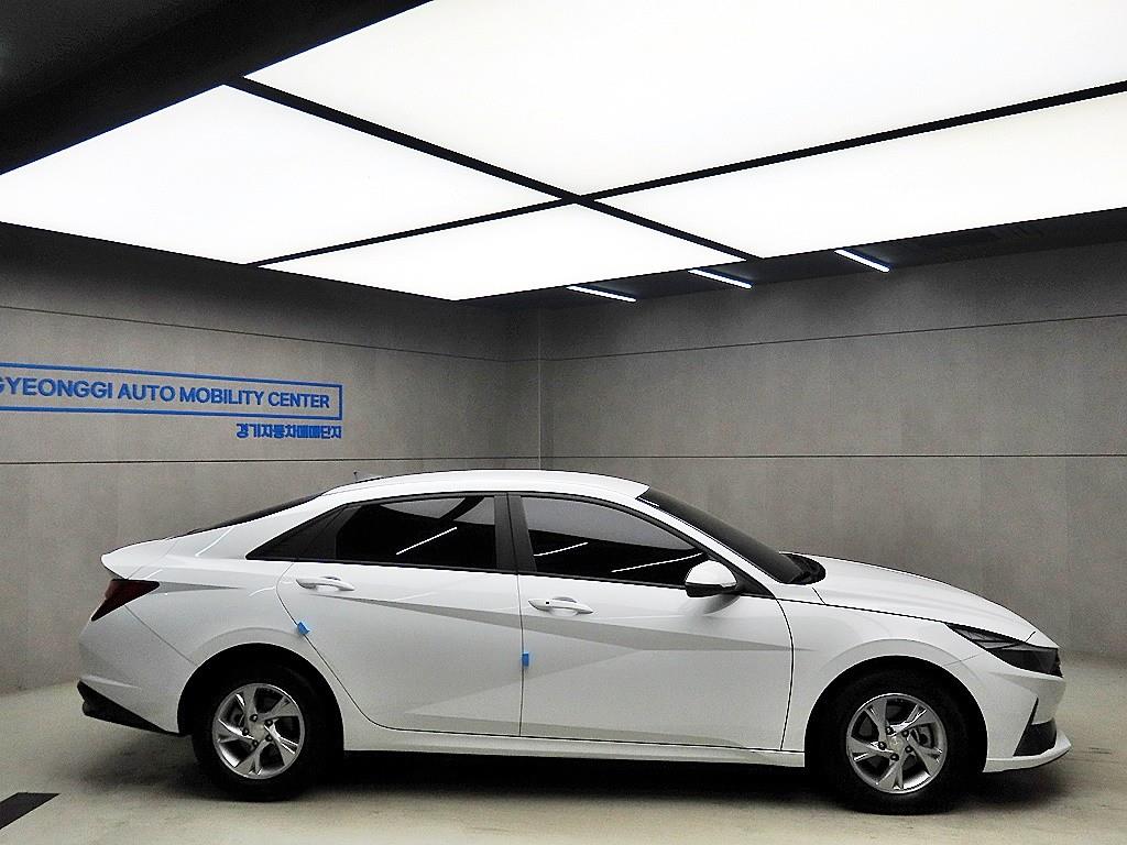 HYUNDAI Avante - Vista 2