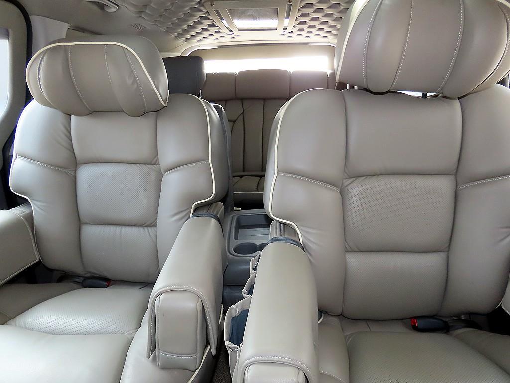 HYUNDAI Starex - Vista 7