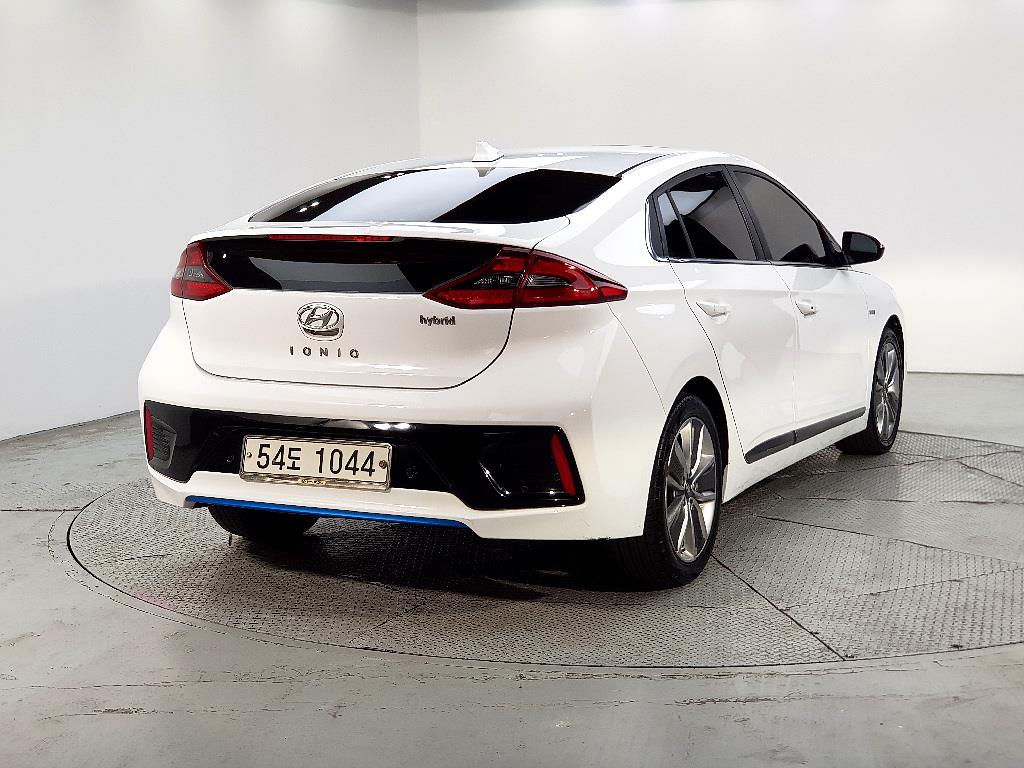HYUNDAI Ioniq - Vista 4