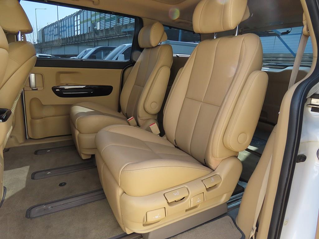 KIA Carnival - Vista 7