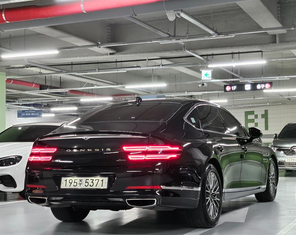 Genesis G80 - Vista 6