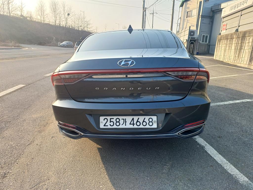 HYUNDAI Grandeur - Vista 2