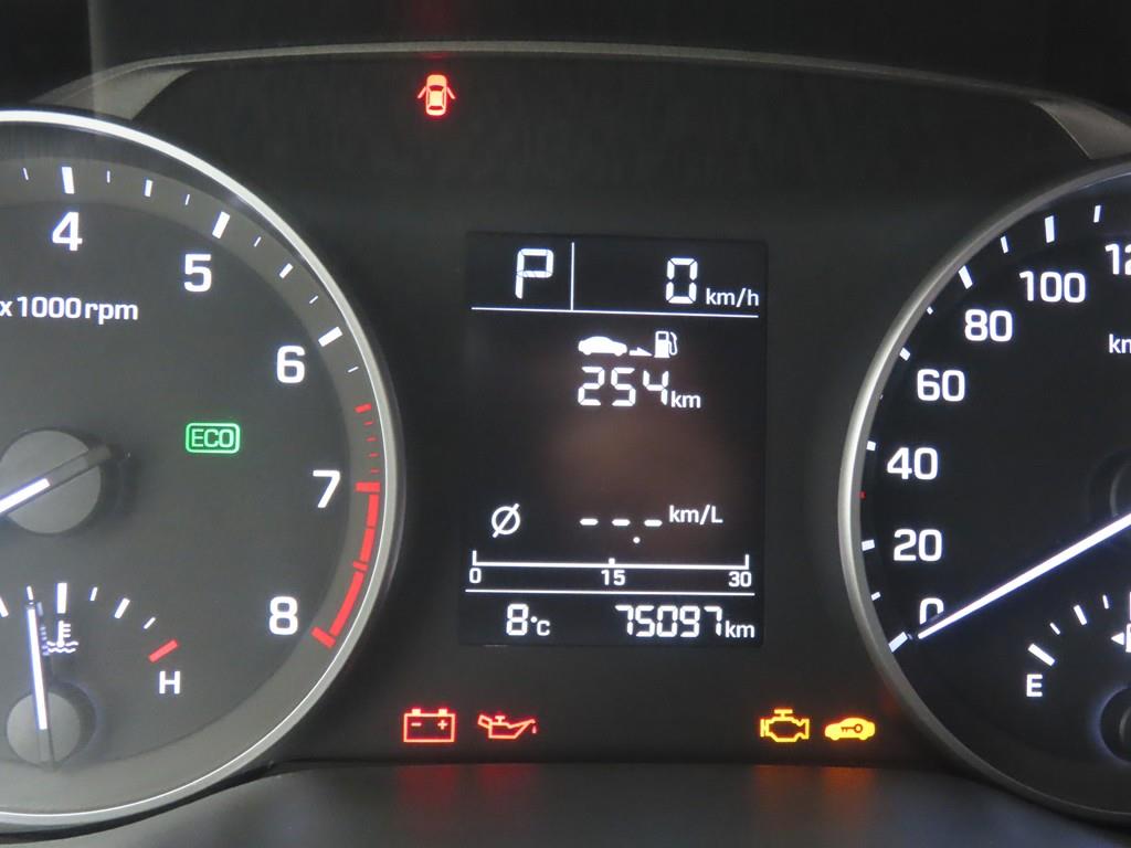 HYUNDAI Avante - Vista 8