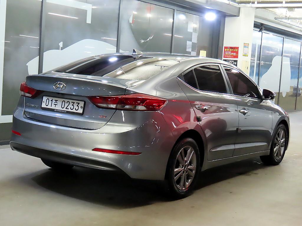 HYUNDAI Avante - Vista 4