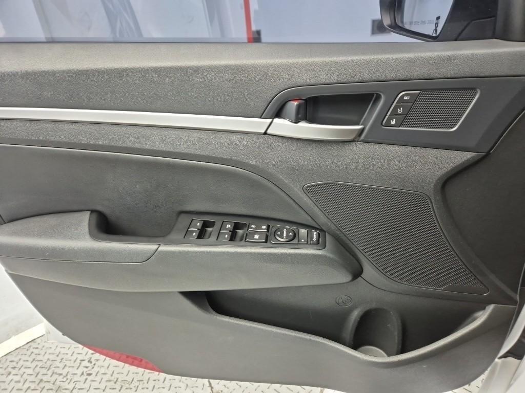 HYUNDAI Avante - Vista 6