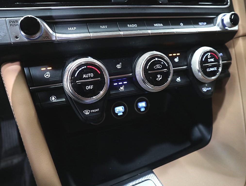 Genesis G70 - Vista 11