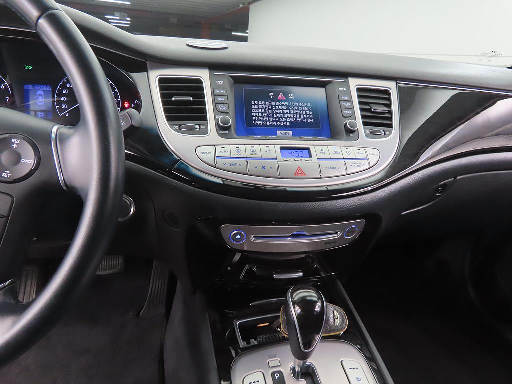 HYUNDAI Genesis - Vista 10