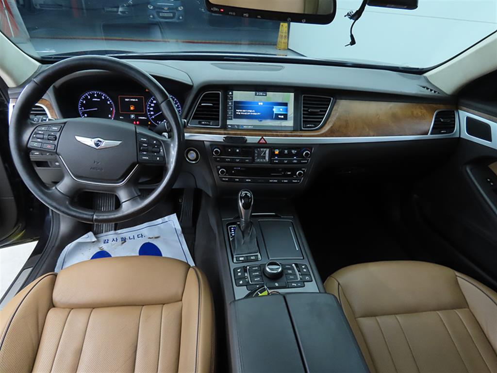 HYUNDAI Genesis - Vista 7