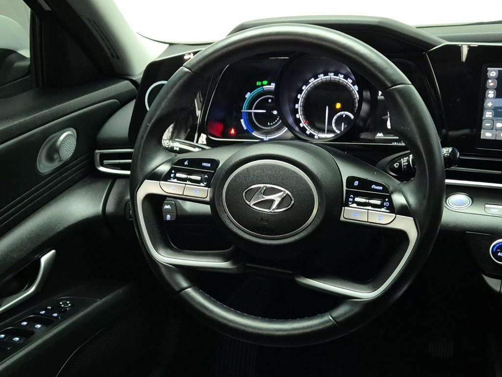 HYUNDAI Avante - Vista 9